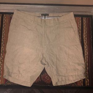 Saks 5th Avenue 100% linen khaki  vintage Bermuda’s